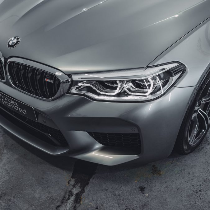 Pose de film teinté, réparation de jantes, plastiques, tissus et rénovation optiques automobile proche de Metz Thionville