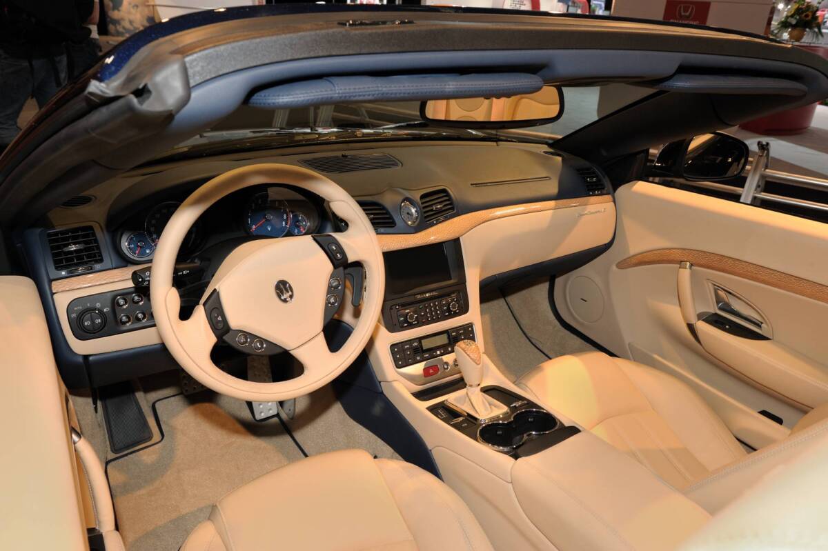 TABLEAU BORD MASERATI | KW Restor’Cars Profitez d’une restauration simple, rapide et durable de vos boutons Forbach